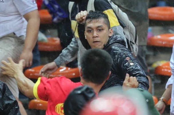 CDV Viet Nam bi danh tren khan dai hinh anh