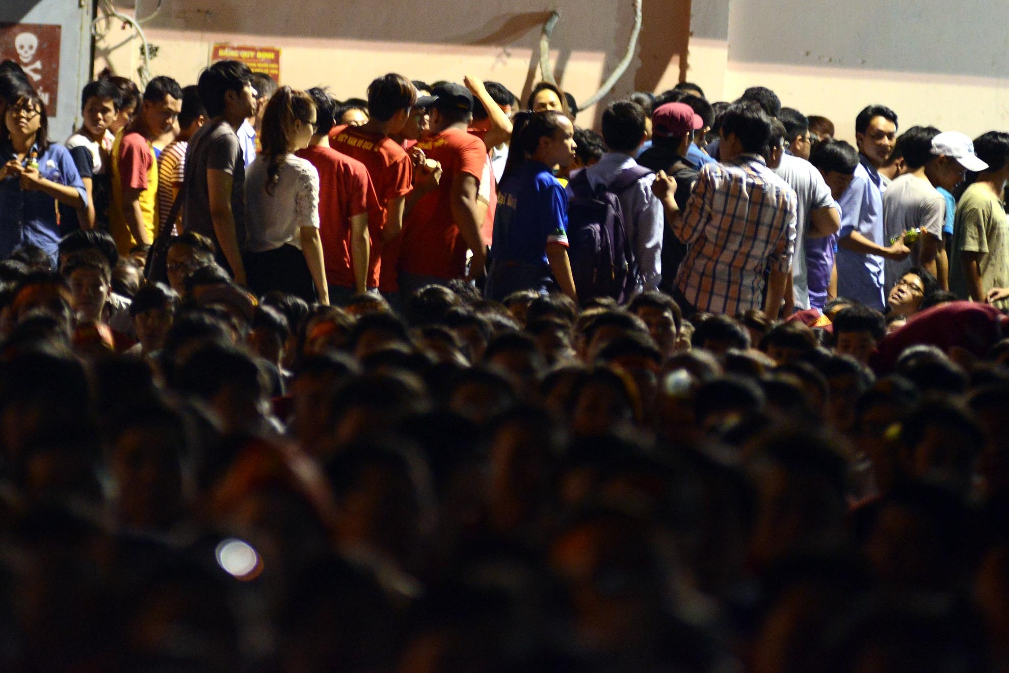 Nhiều người đã bỏ về khi trận đấu vừa kết thúc hiệp một.