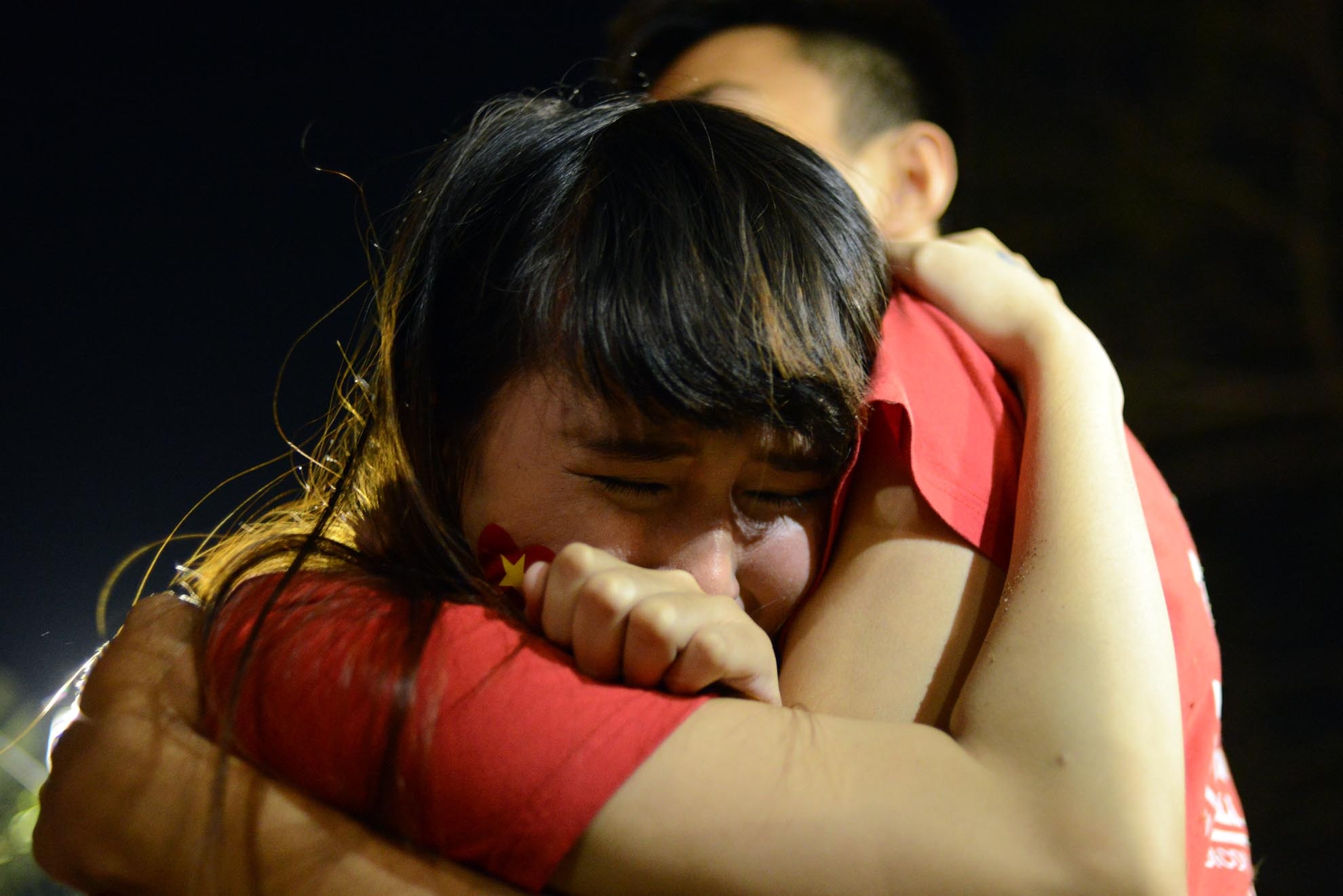 Những giọt nước mắt lăn dài.