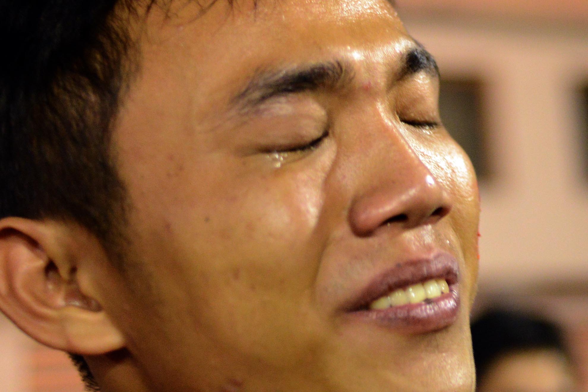 Giọt nước mắt buồn tủi của CĐV.