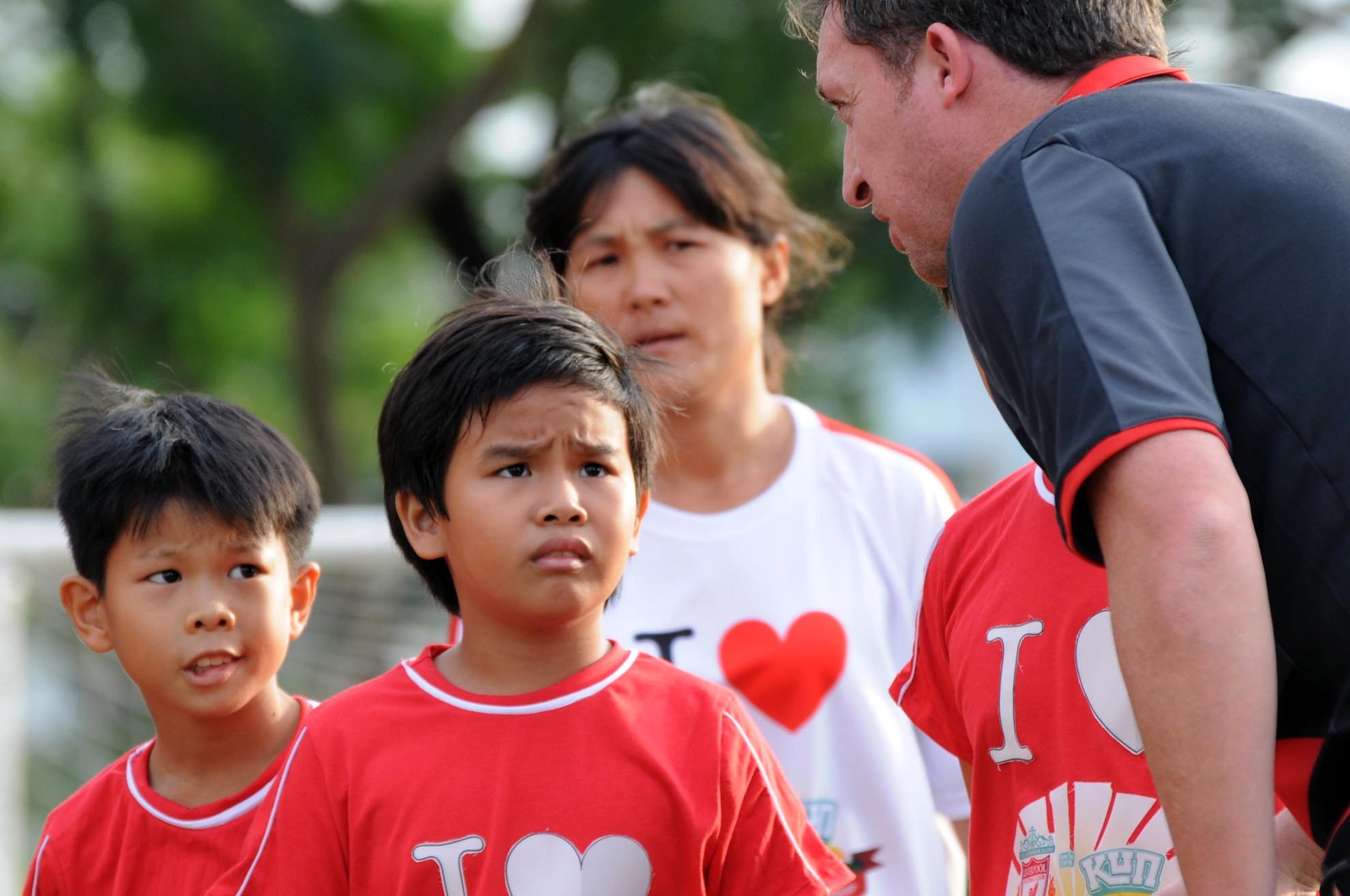 Đây là lần đầu tiên ngôi sao của đội bóng Liverpool tới Việt Nam và anh cảm thấy rất vui vẻ khi người hâm mộ chào đón nồng nhiệt.