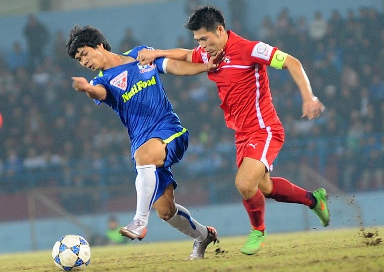 Trong trận gặp Hải Phòng, Công Phượng lần đầu tiên vào sân từ ghế dự bị ở V.League 2015. Anh chơi khá sâu về phần sân nhà ở khu vực trung lộ, nhưng theo HLV Graechen, đây là vai trò Công Phượng thường đảm nhiệm từ 6 năm trước.