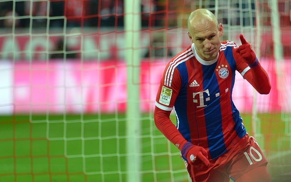 Arjen Robben (Bayern): Robben chứng minh rằng tuổi tác chẳng thành vấn đề với anh, khi đạt phong độ cao bậc nhất sự nghiệp dù đã 31 tuổi. 14 vòng đấu gần nhất tại Bundesliga, ngôi sao người Hà Lan ghi 14 bàn và kiến tạo 6 bàn khác.