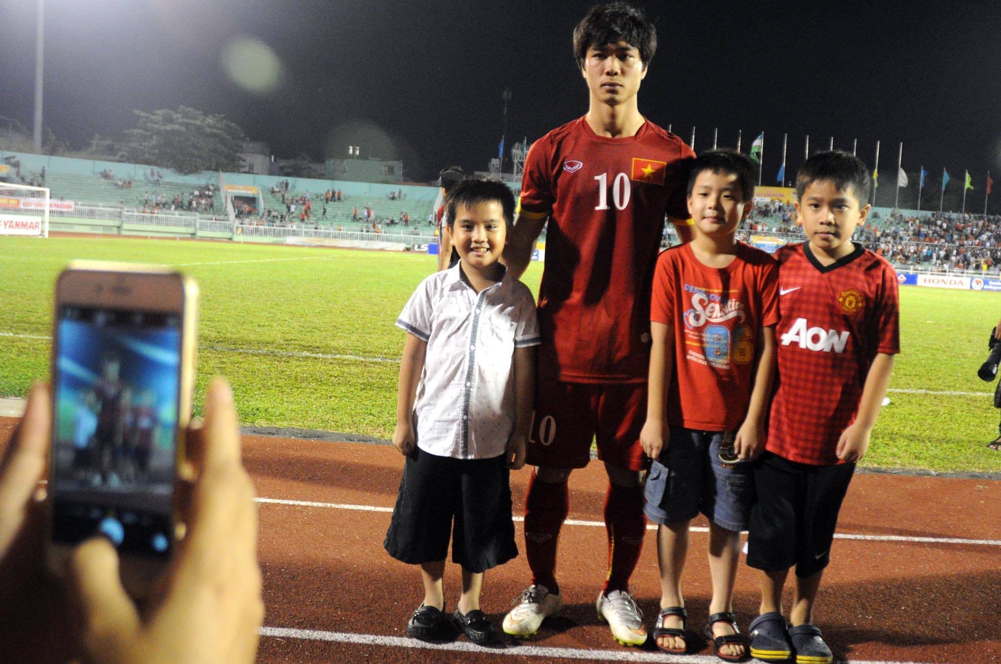 CDV tim cach xuong san chup anh cung Cong Phuong hinh anh