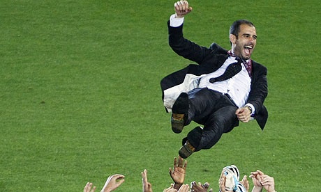 Video Gladiators Pep dung de khich le cau thu Barca hinh anh