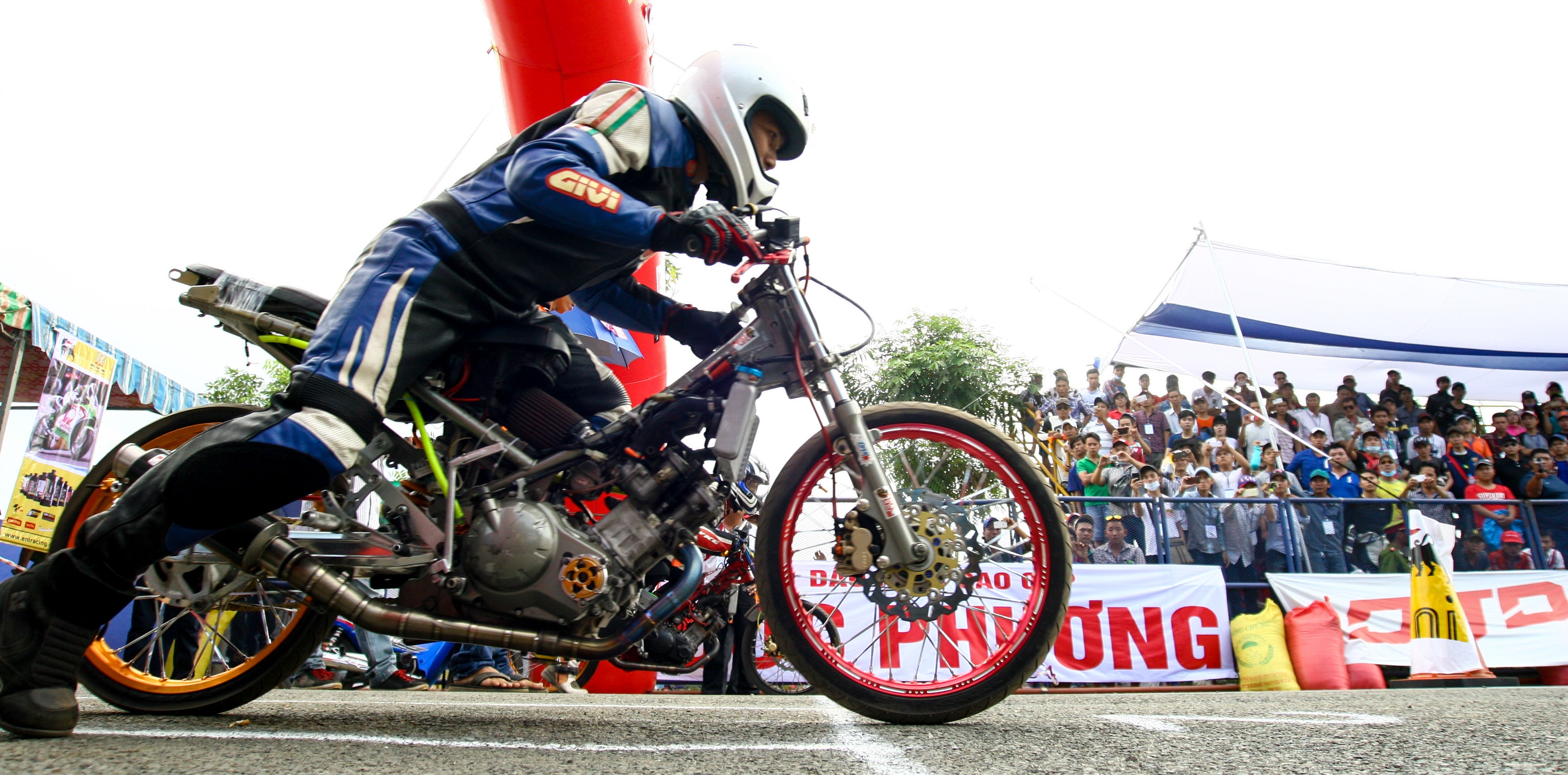 Trong hai ngày diển ra thi đấu, mặc dù dưới cái nắng nóng oi bức của miền tây cũng như những cơn mưa rào bất chợt nhưng khán đài luôn đầy kín những người yêu thích bộ môn thể thao tốc độ từ các tỉnh thành lân cận đến xem và cổ vũ cho các VĐV thi đấu, chứng tỏ tình yêu và lòng nhiệt quyết của những khán giả dành cho bộ môn đua xe rất nhiều.