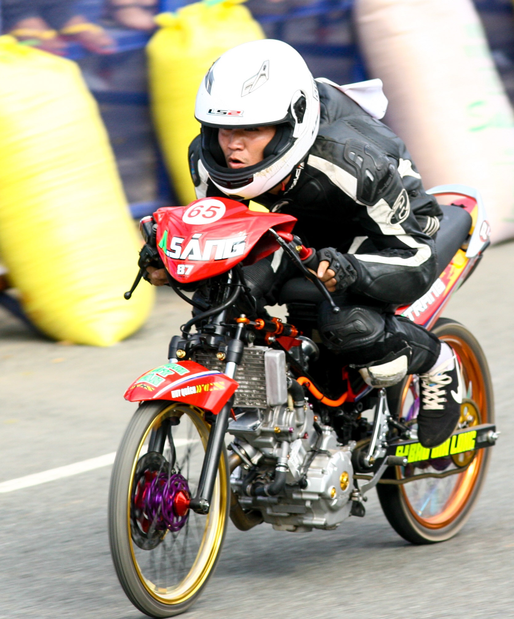 Những chiếc xe đua 2 thì 125cc, hay những chiếc xe 4 thì đang 