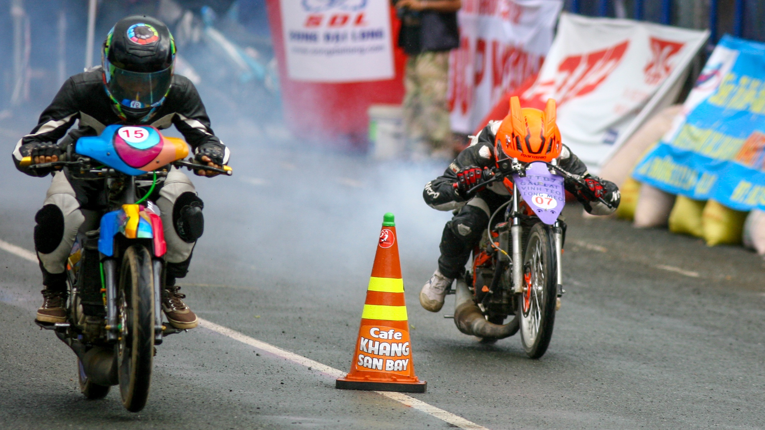 Cac tay dua net po va chay thu truoc cuoc thi hinh anh