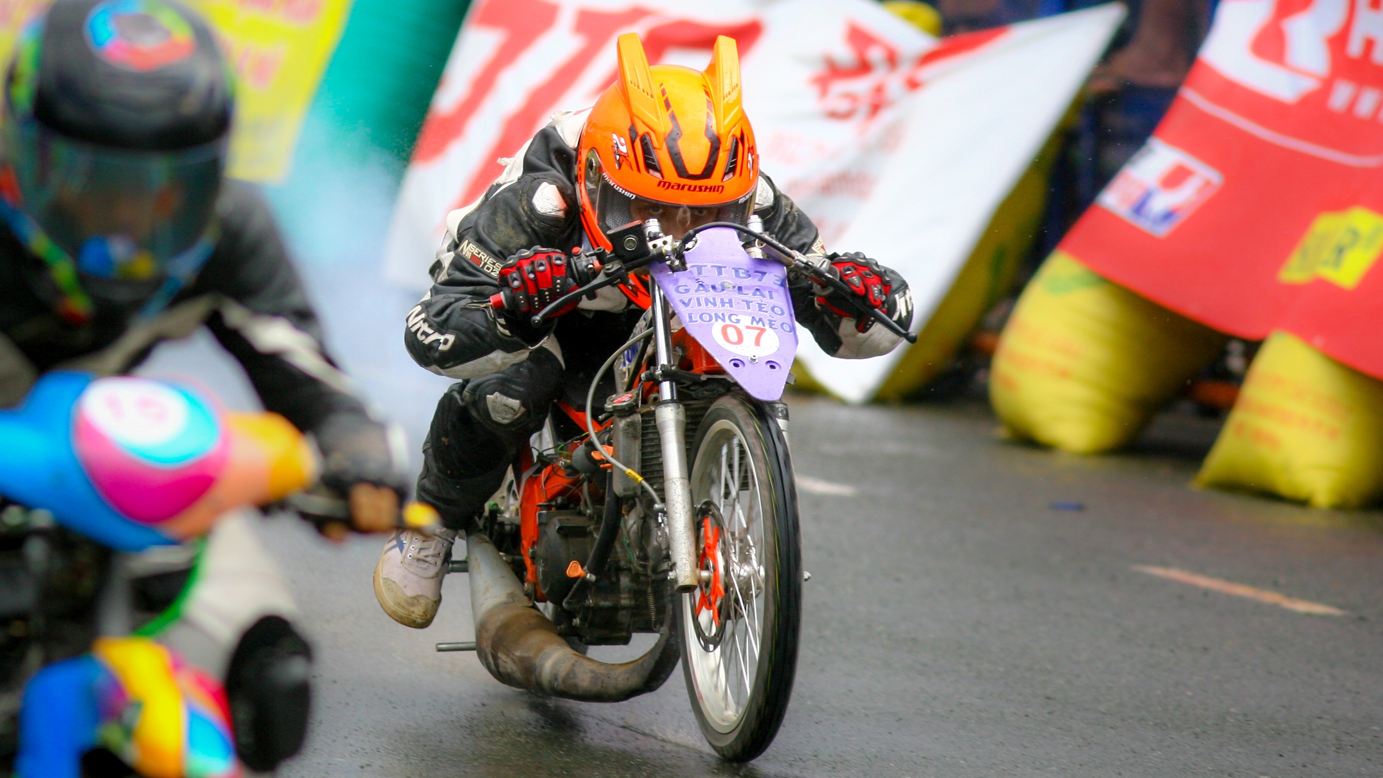 Những cú xuất phát và sang số bốc đầu xe là khoảnh khắc mà người hâm mộ chờ đợi nhất.