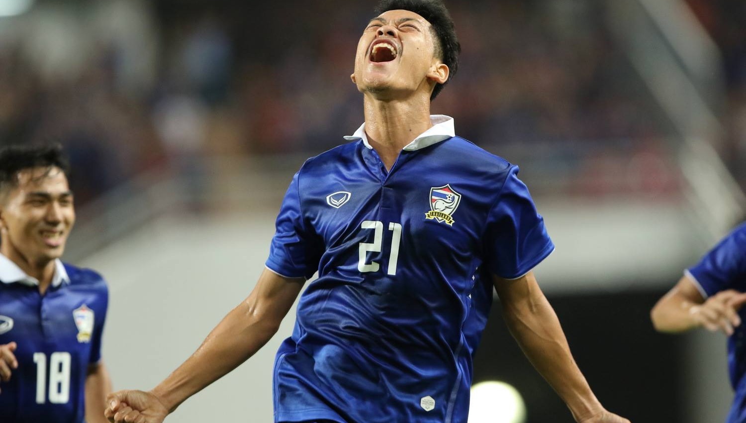 Viet Nam thua Thai Lan 0-1 sau khi mat nguoi hinh anh