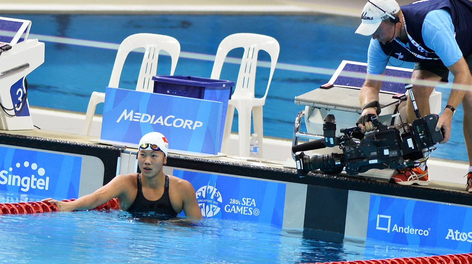 Truyen thong khu vuc len con sot voi Anh Vien hinh anh