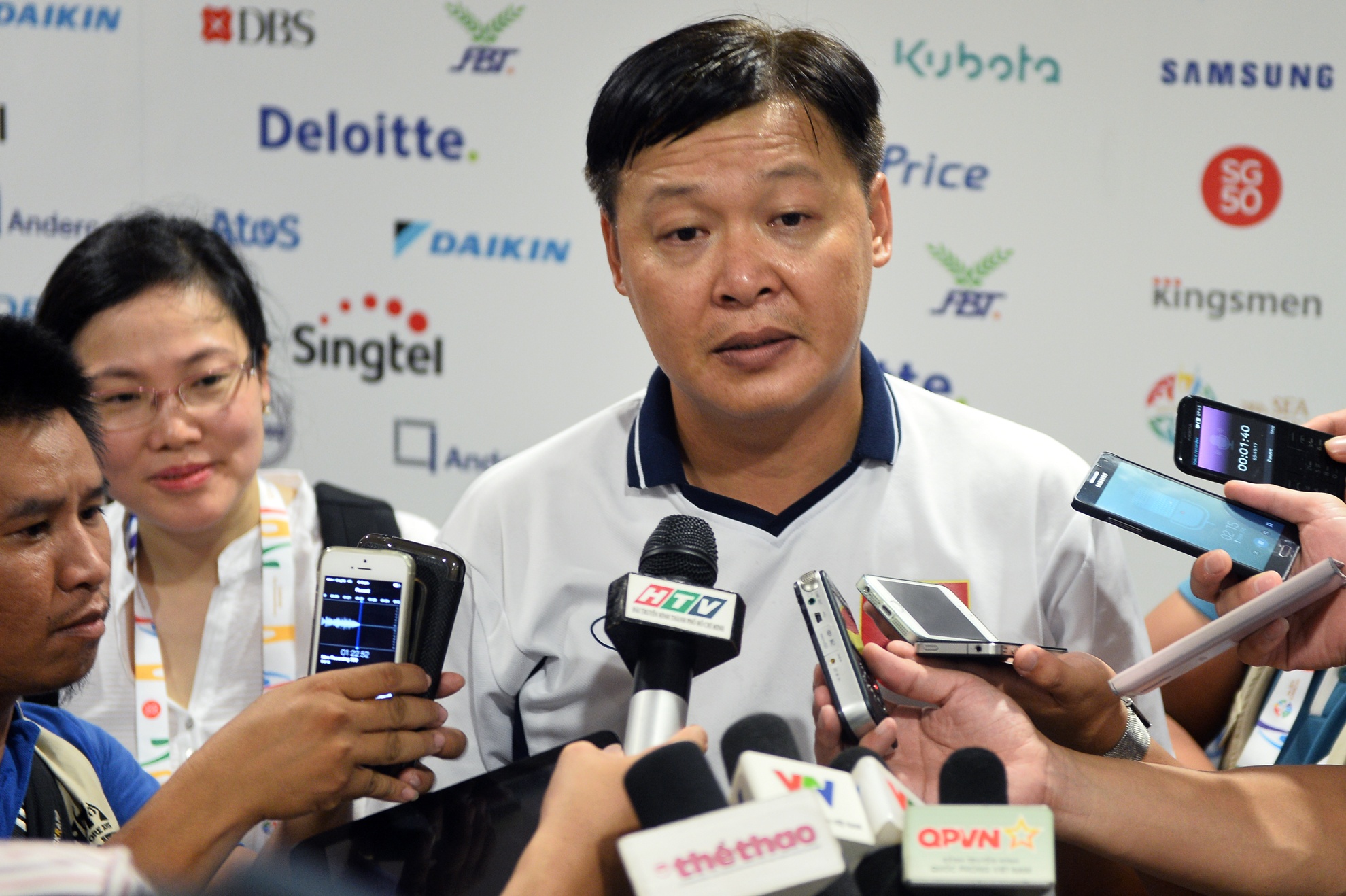 HLV cua Anh Vien: 'Toi muon dung ket qua de tra loi' hinh anh