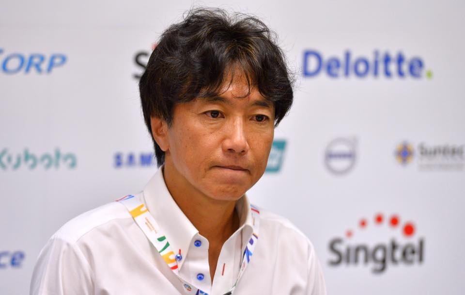 HLV Miura cang thang sau tran thua Thai Lan hinh anh