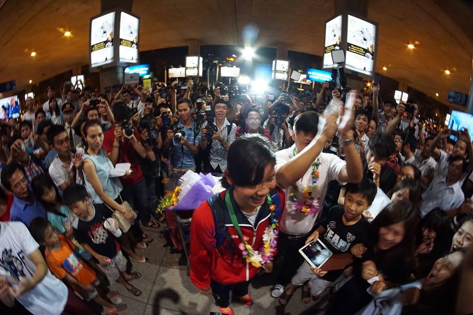 Ga quốc tế sân bay Tân Sơn Nhất ùn tắc 30 phút vì sự xuất hiện của Ánh Viên. Ảnh: Hạo Thái