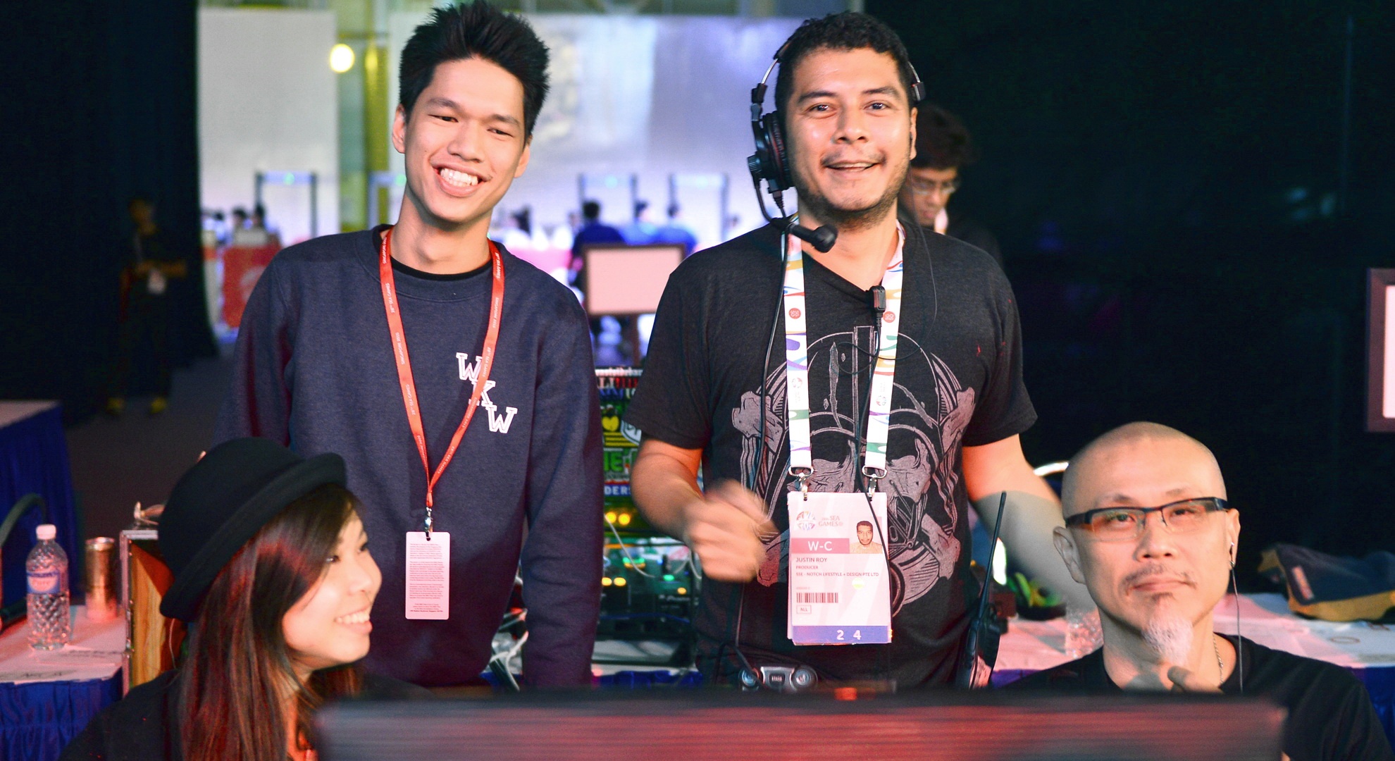 DJ choi 'Nang am xa dan' va an tuong Singapore hinh anh