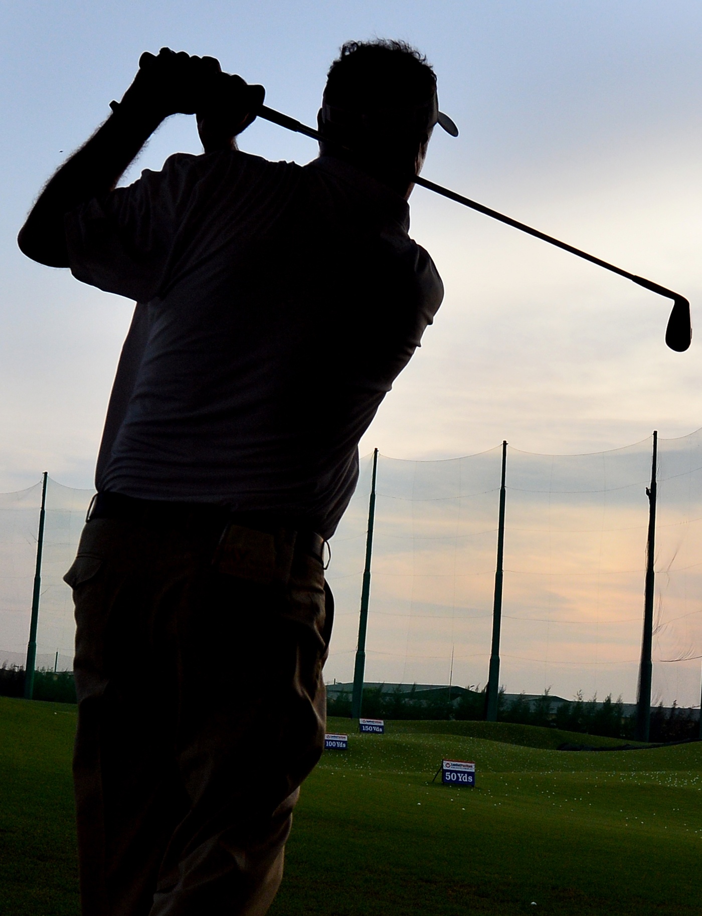 Huấn Luyện Viên (HLV) Bradley là một thành viên của PGA ÚC 27 năm  qua, đã từng dạy golf ở nhiều nước như Australia, Singapore, Brunei và  tại Việt Nam Sân Golf Long Biên Golf Course với 20 năm kinh nghiệm  giảng dạy liên tục được xem là một trong những giảng viên giàu kinh  nghiệm.