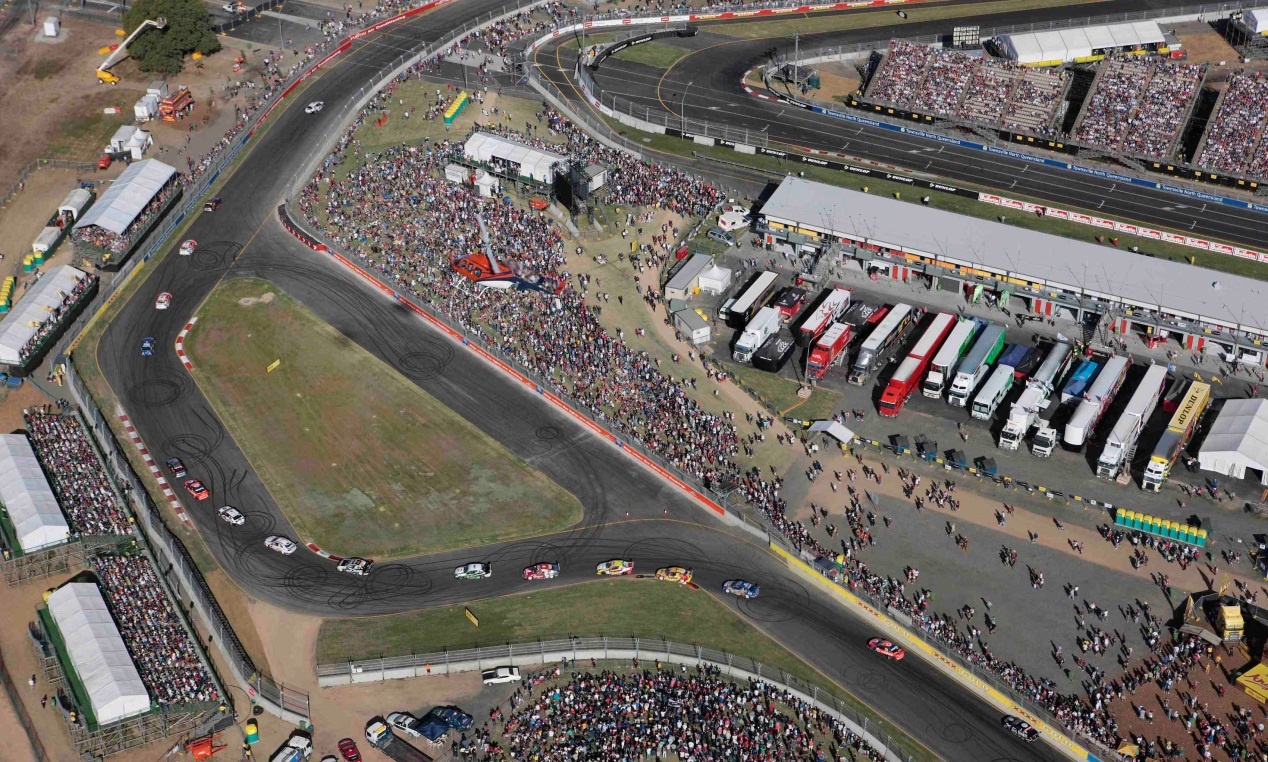 Giải đấu V8 Supercars Racing sẽ diễn ra trong 2 ngày 11-12/7.
