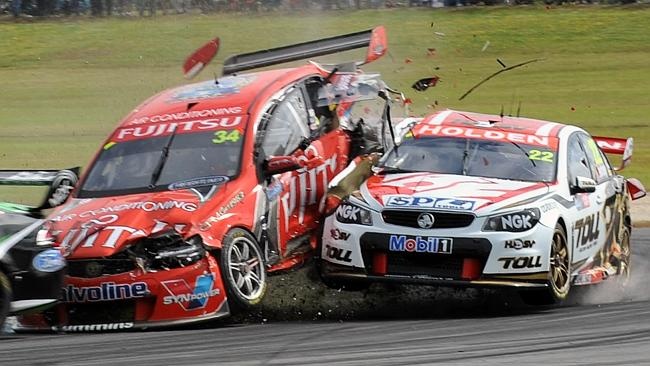 Nhung khoanh khac thot tim o V8 Supercars Racing 2014 hinh anh