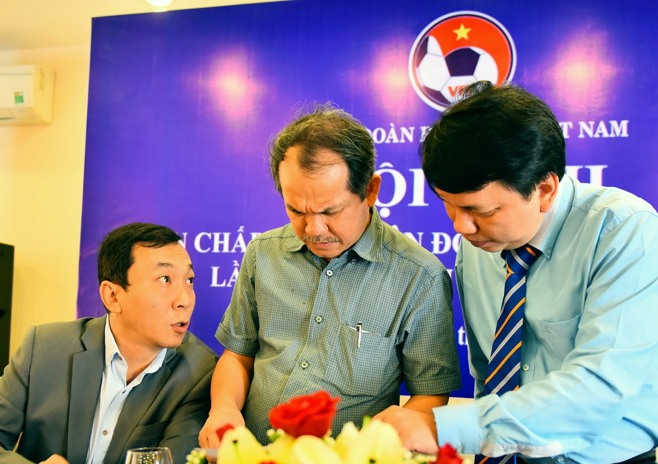 Bau Duc: VFF dung HLV noi, dat chi tieu vo dich SEA Games 29 hinh anh