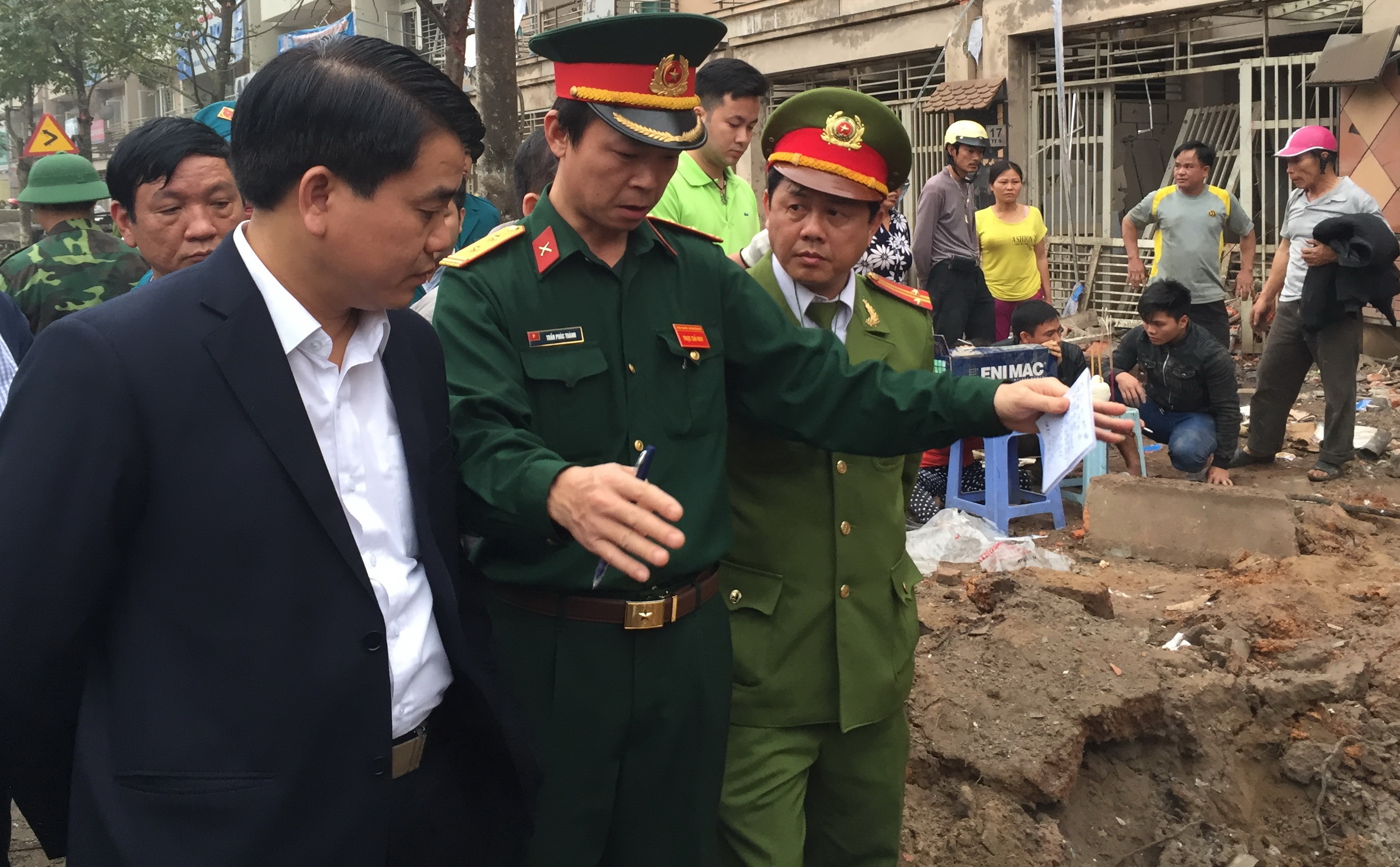 Nguyen nhan vu no lon o Ha Dong do cua vat lieu no? hinh anh