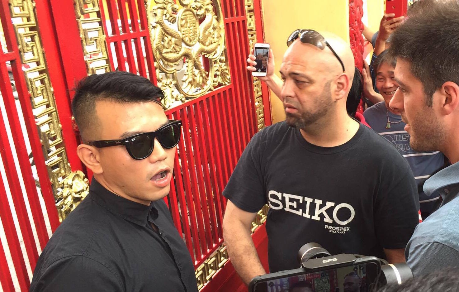 Nam Huynh Dao dong cong, doi y khong tiep Flores hinh anh