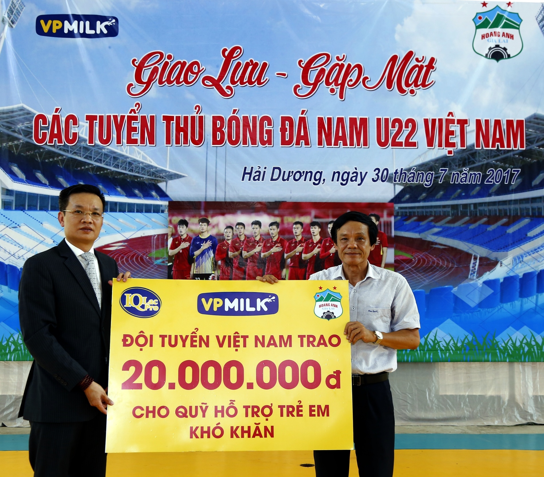 Cac cau thu HAGL lam tu thien anh 2