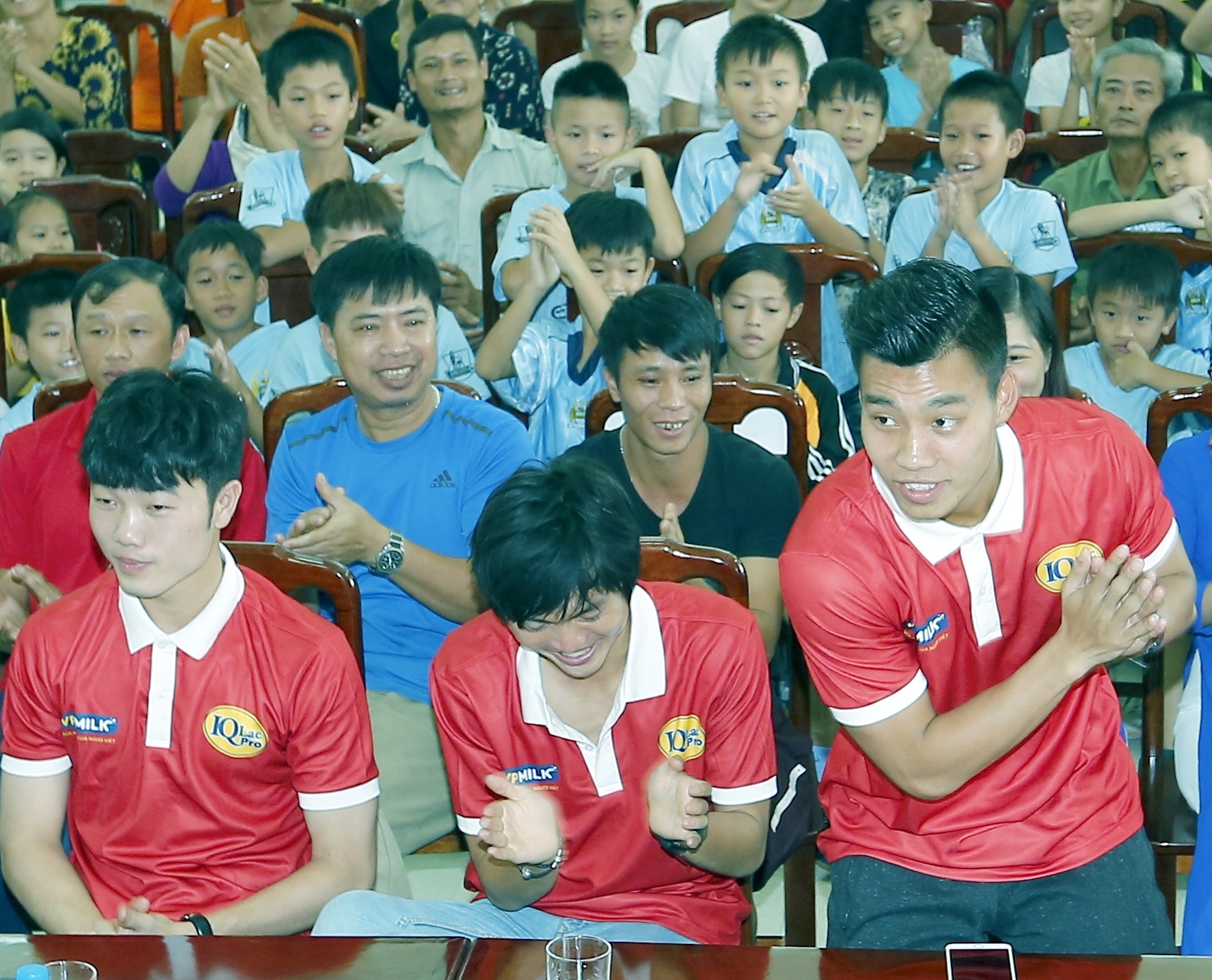 Cac cau thu HAGL lam tu thien anh 1