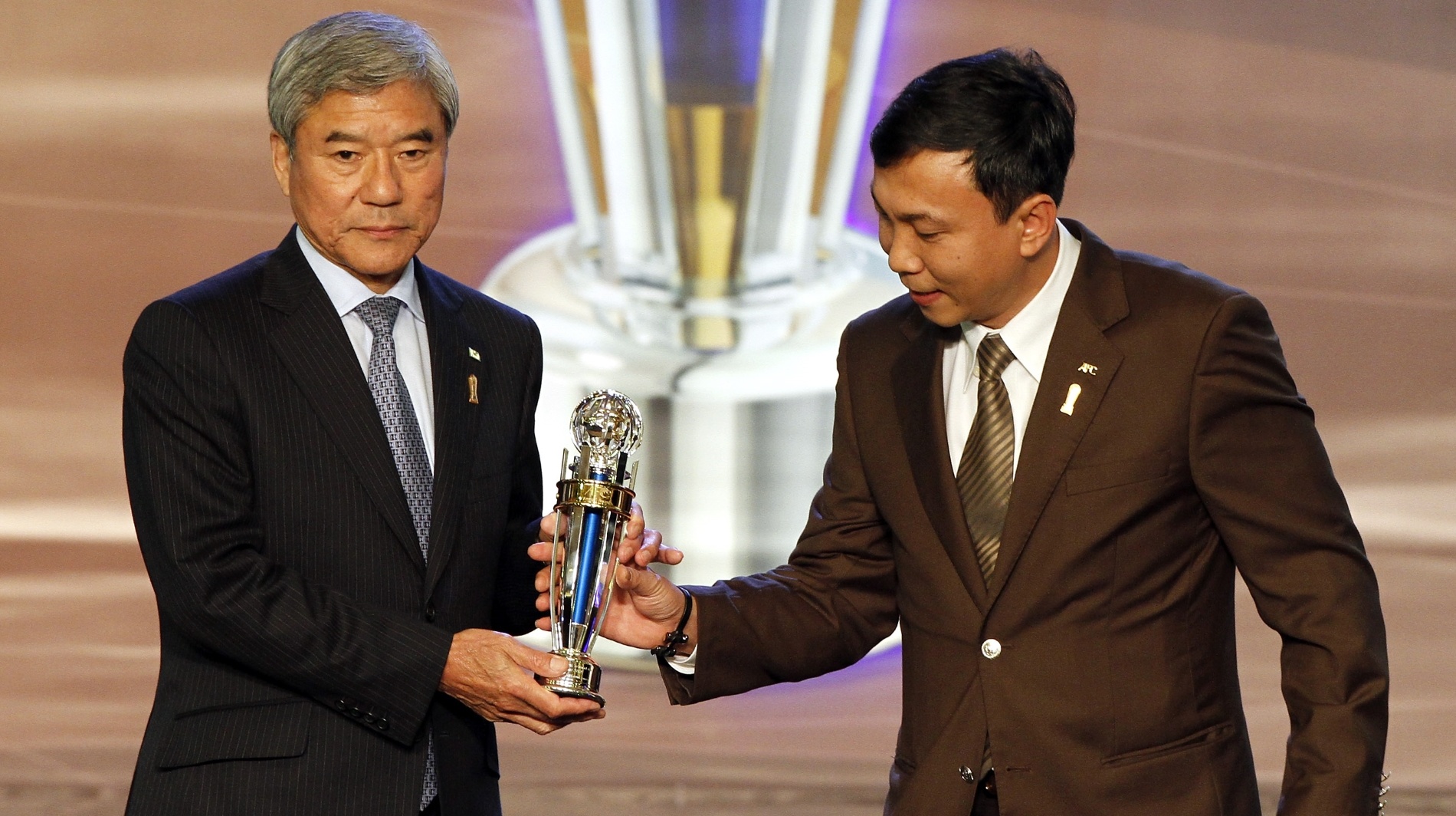 VFF 'boi thu' giai thuong tai Gala ton vinh bong da Dong Nam A hinh anh