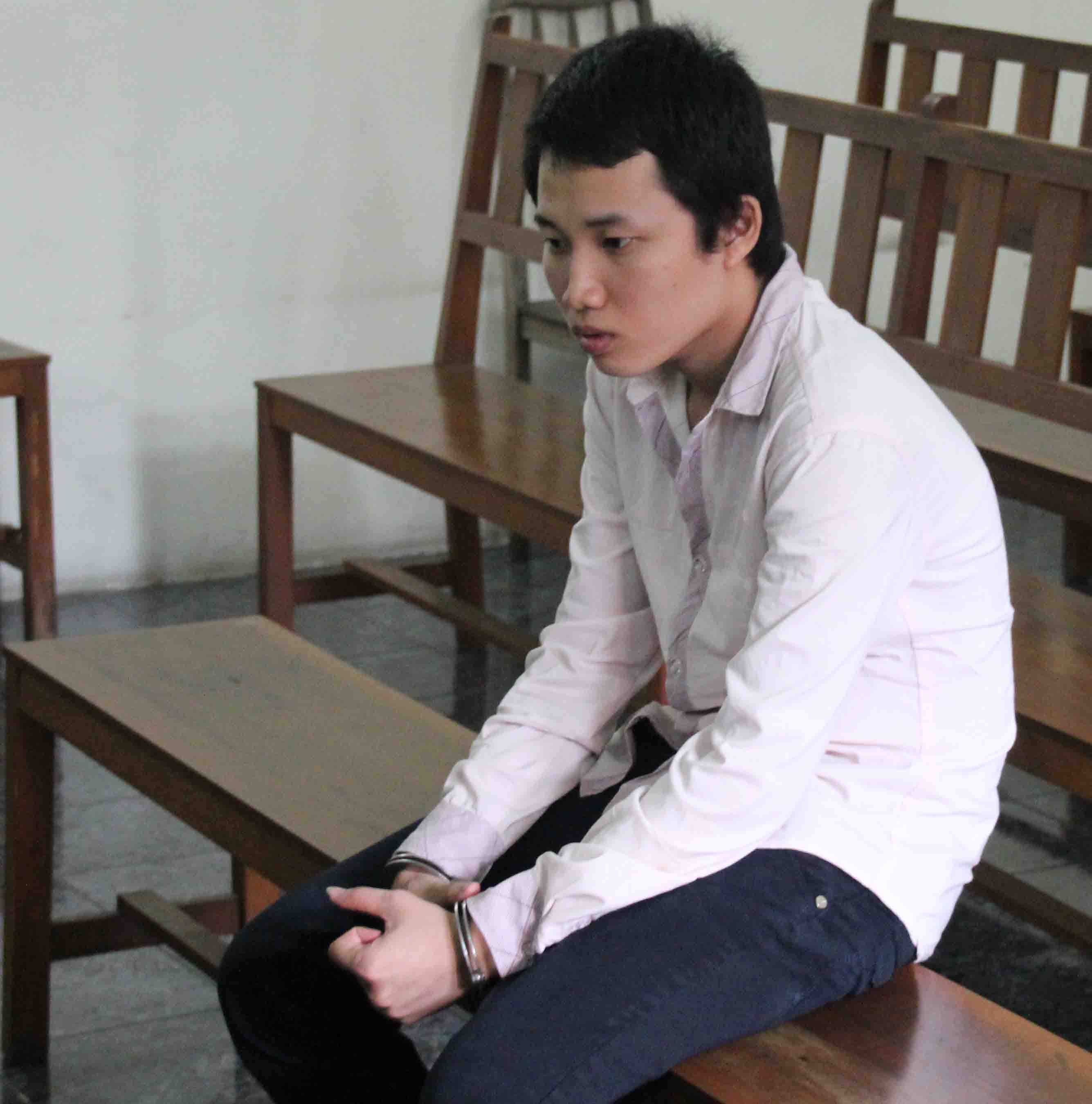 Nam cong nhan gay an o tiem internet hinh anh