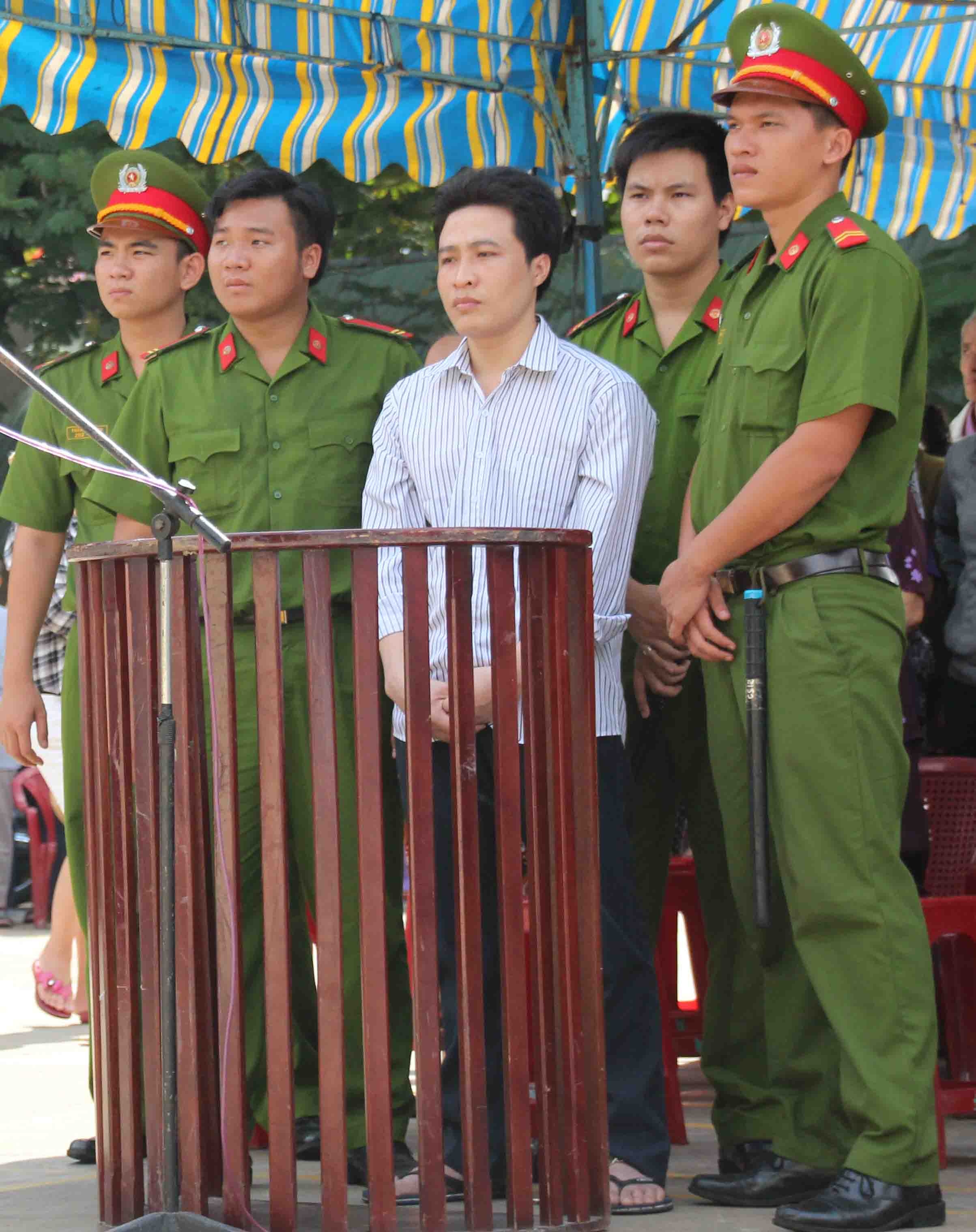 Ghen tuong, cam dao dam vo cu dang mang thai roi tu tu hinh anh