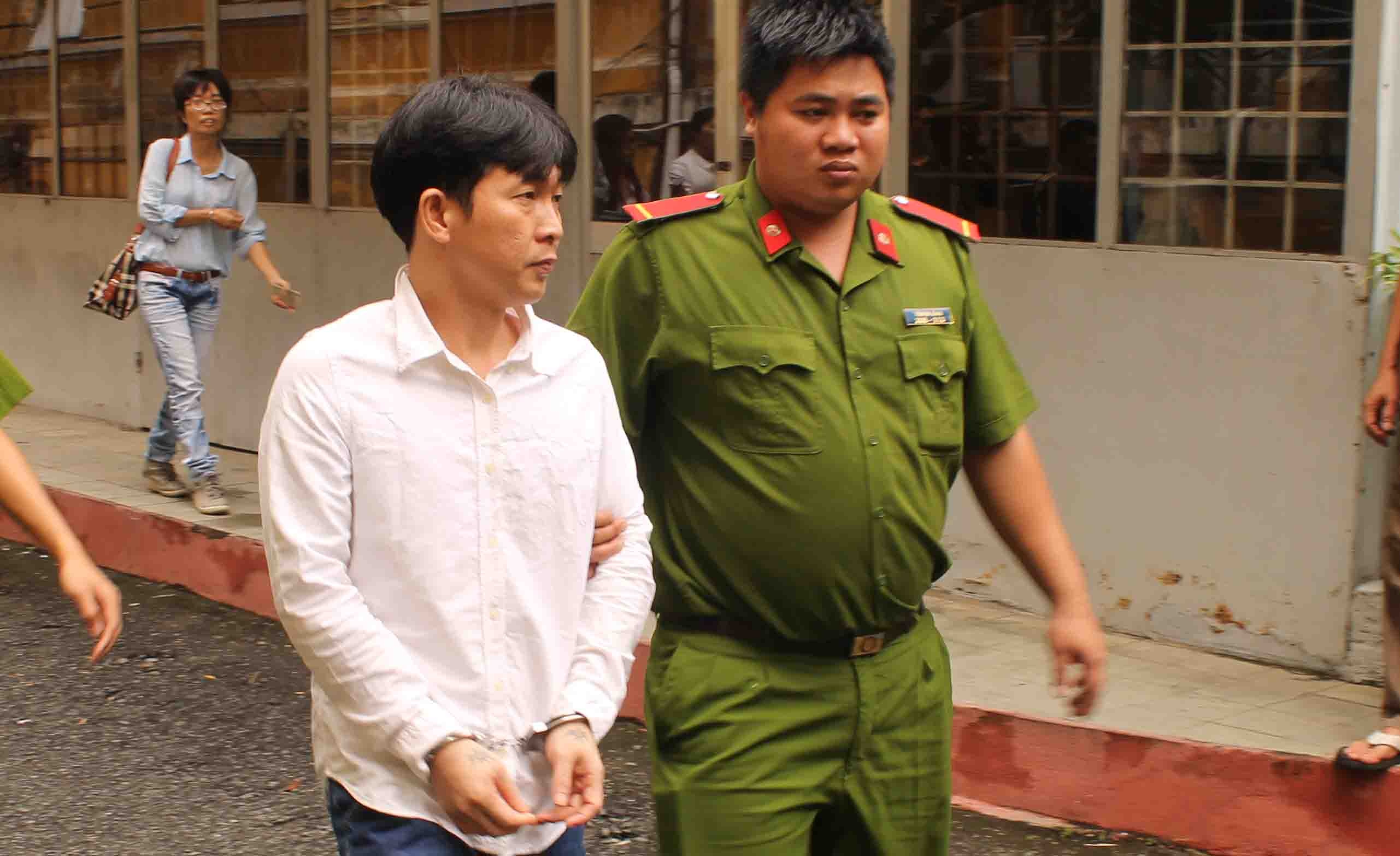 Ra oai voi nguoi dep, bi dam chet giua quan nhau hinh anh