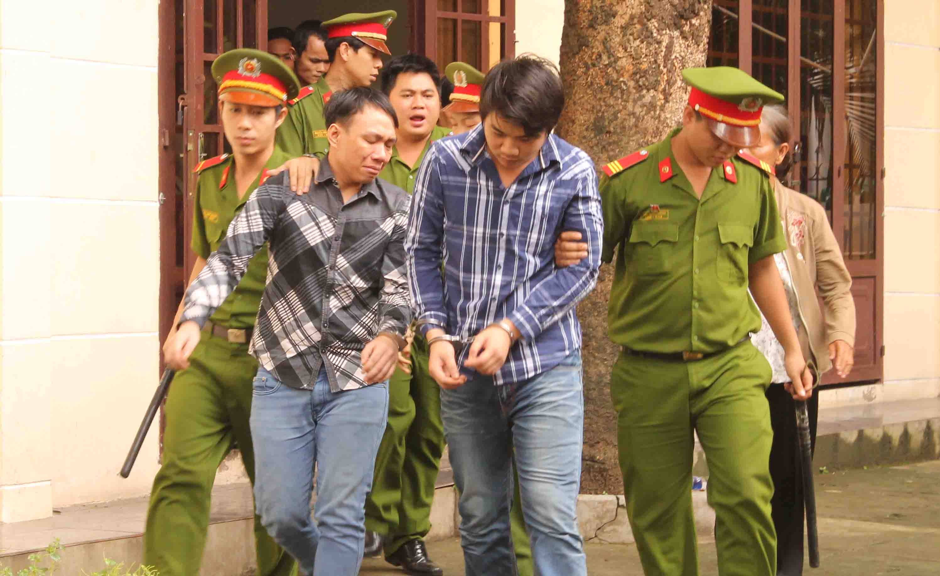 Xu 2 ke ham hai thieu nu trong khu nghia dia hinh anh