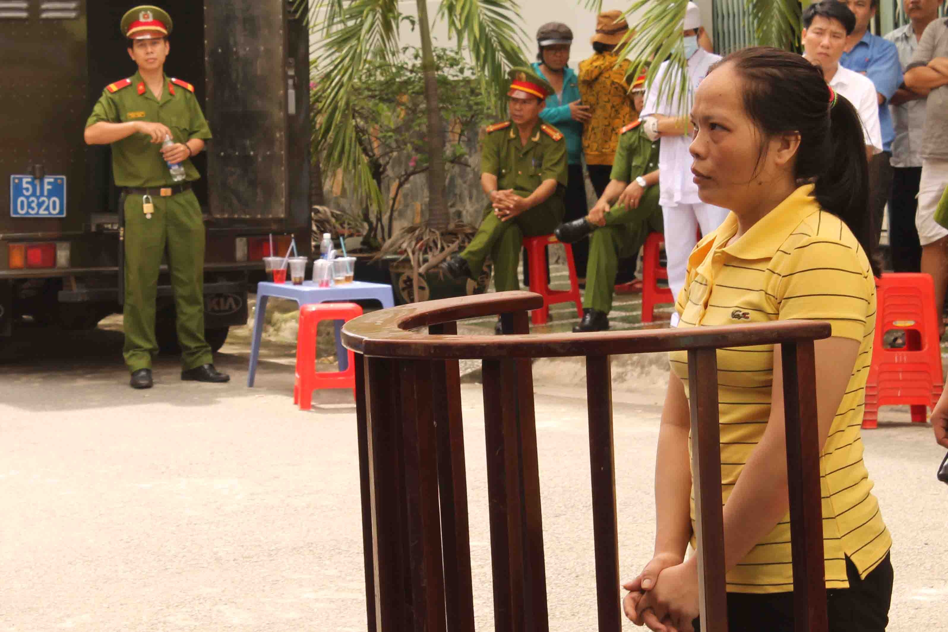 Nu cong nhan sat hai dong nghiep vi bi... doa hinh anh