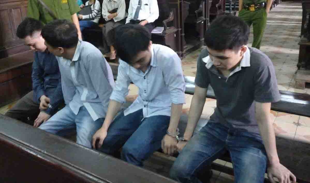 Danh nguoi den chet vi nghi treu gheo ban gai hinh anh