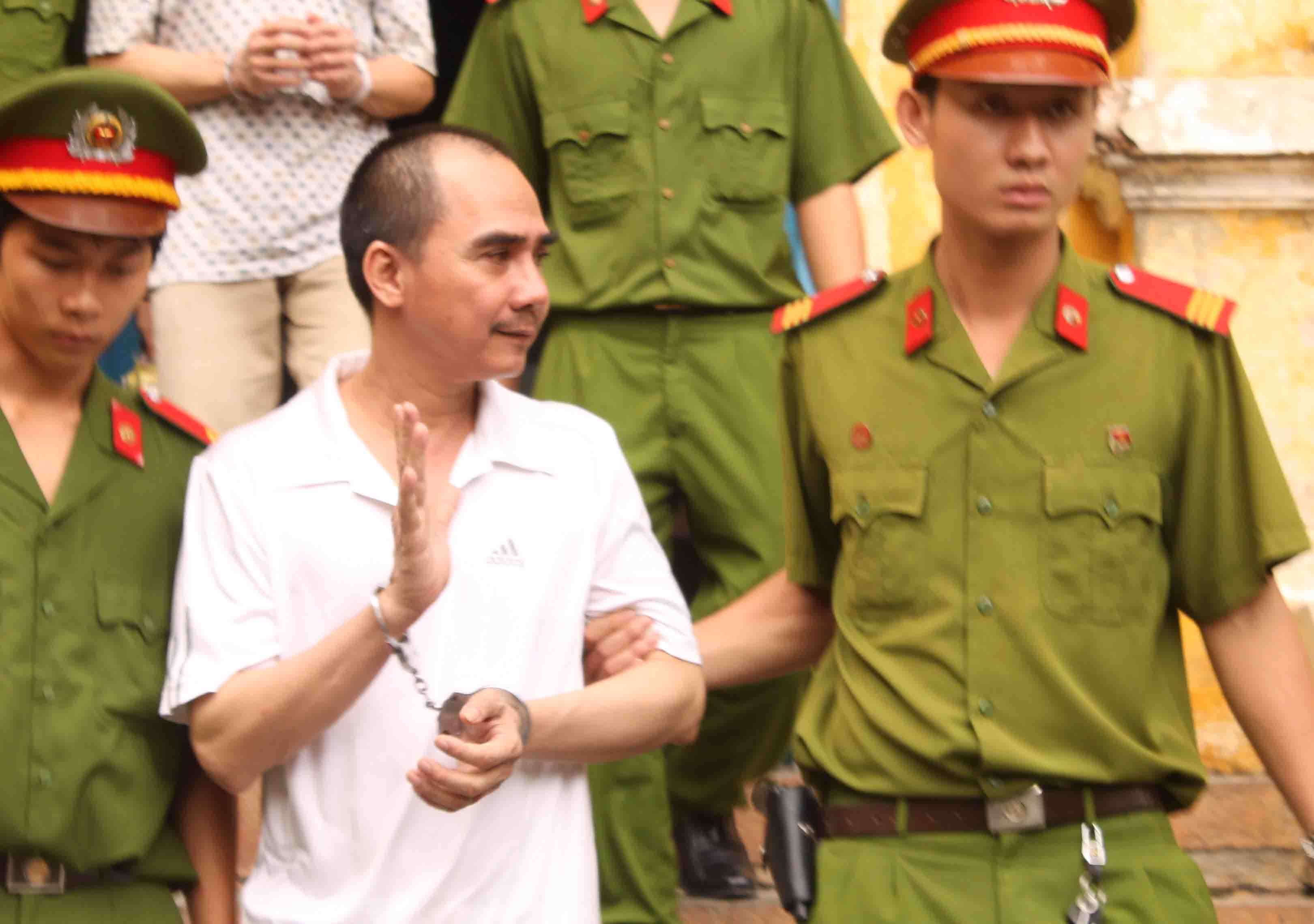 Y an chung than trum giang ho Dung 'Ben' hinh anh