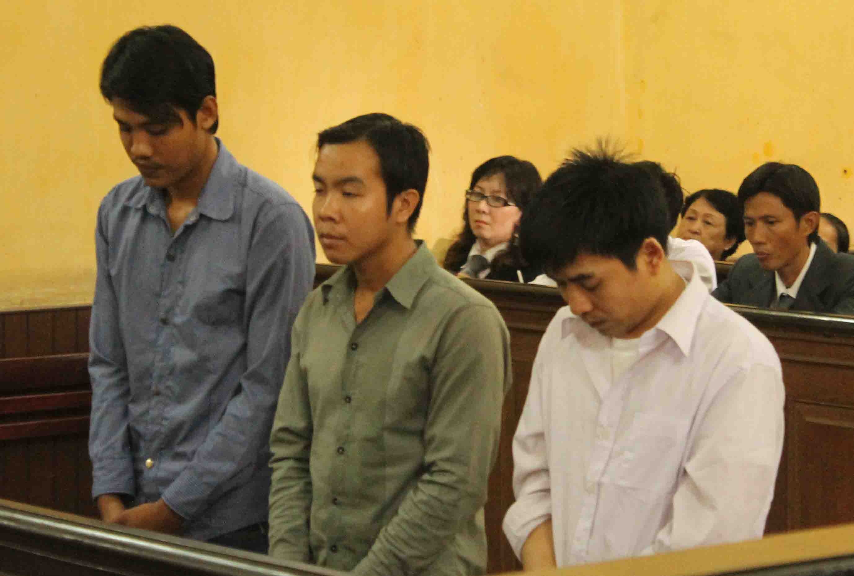 Giai cuu anh khoi nhom con do, em trai bi dam chet hinh anh