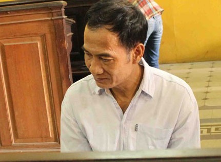 Ga dan ong 54 tuoi de doa, ham hai be gai suot 2 nam hinh anh