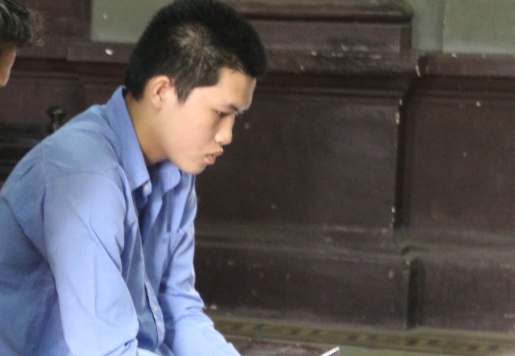 Mat mang vi thac mac tien hat Karaoke hinh anh