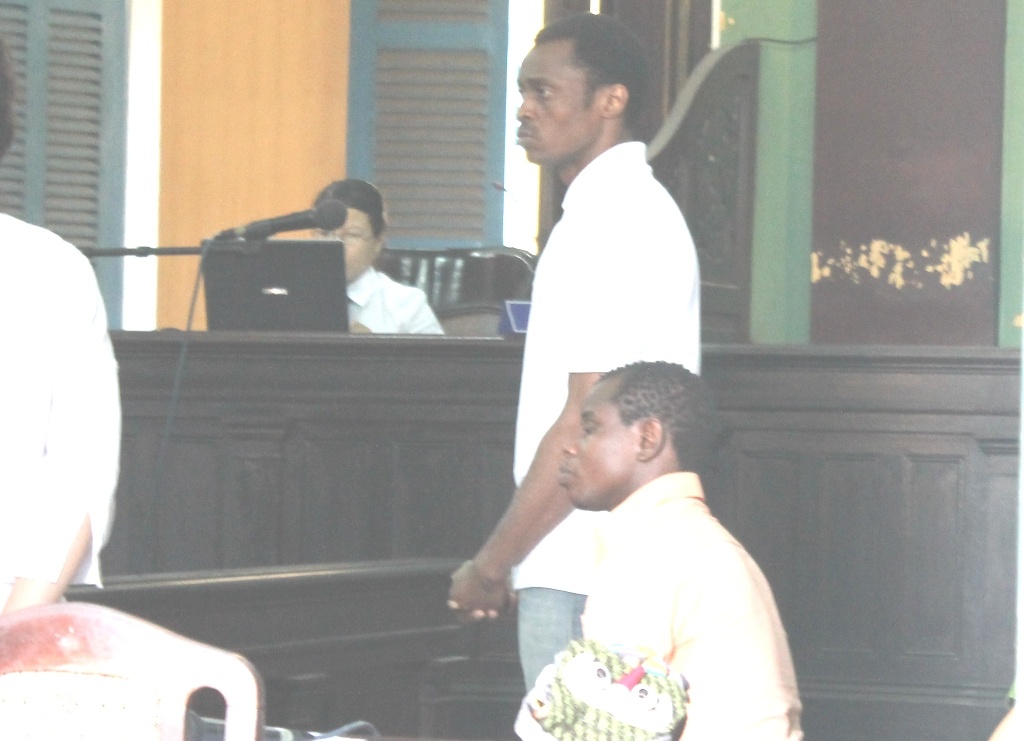 Hai nguoi Nigeria mang gan 1kg ma tuy vao Viet Nam hinh anh