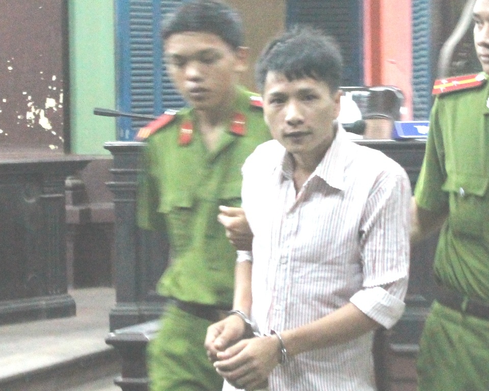 Thieu nu bi ke doi bai bien thanh no le tinh duc hinh anh