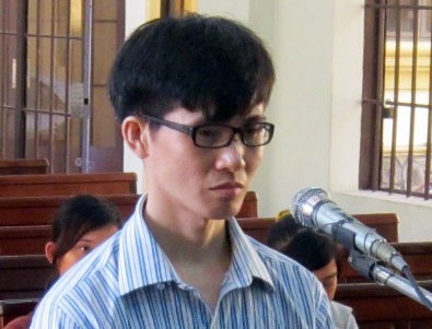 Duoc si lam tro doi bai voi benh nhan hinh anh