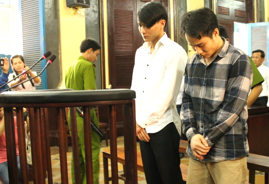 Thanh nien 17 tuoi co 2 con chet tham duoi tay ke con do hinh anh