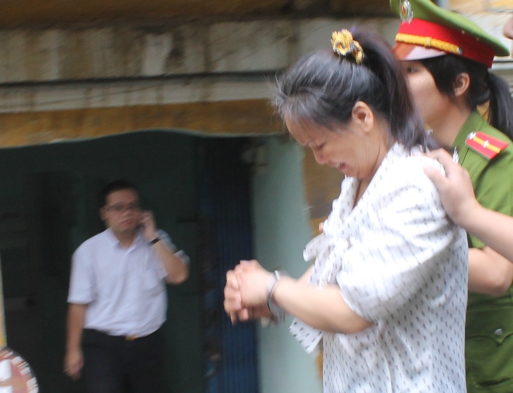 Bi bao hanh nhieu nam, xach dao dam chong trong thuong hinh anh