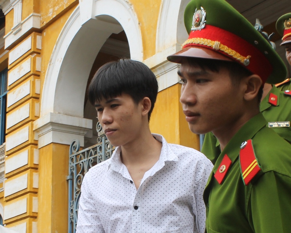 Nam thanh nien vao tu vi quan he voi nguoi yeu nhi hinh anh