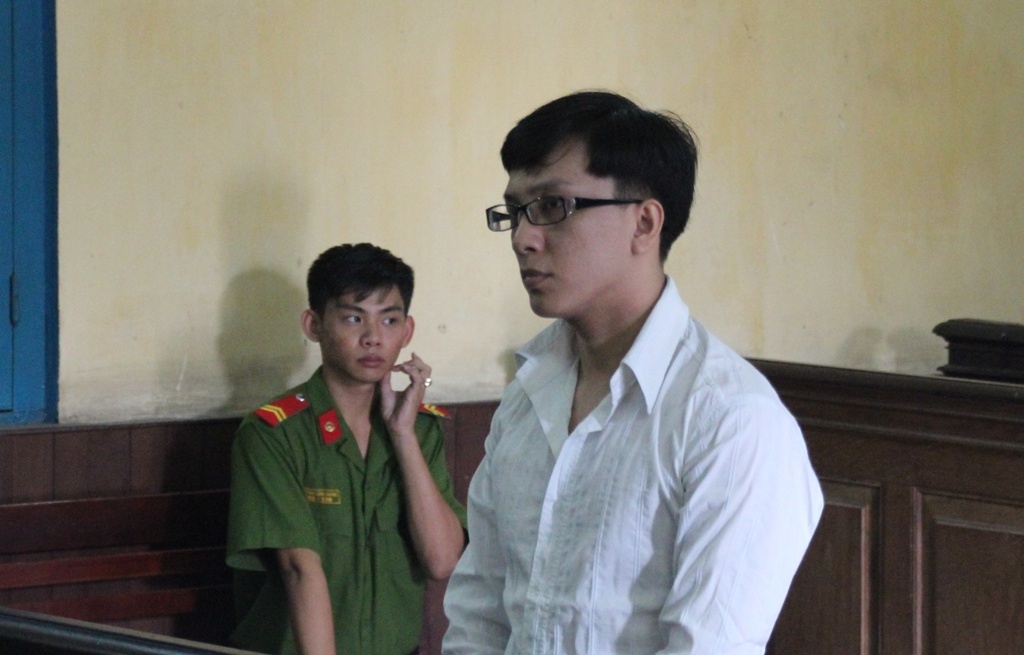 Hon chien tu chuyen gianh cho xem da ga hinh anh