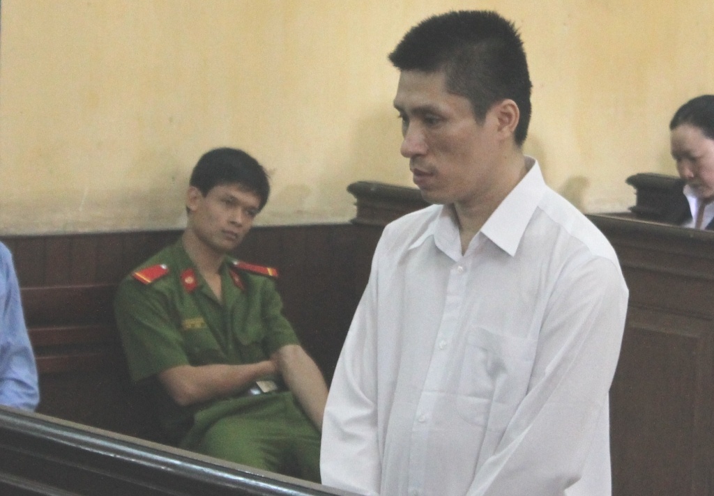 Chong tam xang dot chet vo trong con ngao da hinh anh