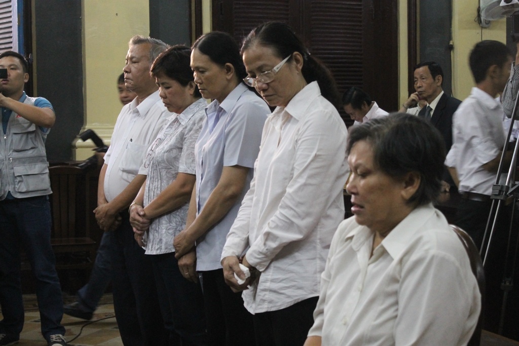 Nguyen Pho Tong giam doc Vifon khoc ngat khi lanh 30 nam tu hinh anh