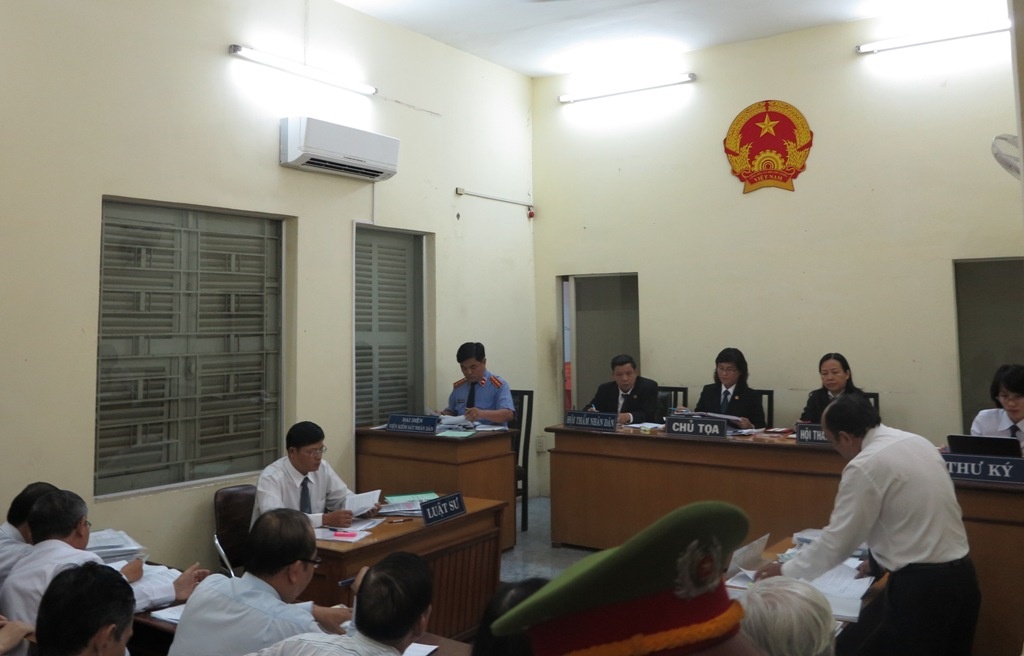 Hoan xu vu nguyen hieu truong kien UBND TP.HCM hinh anh