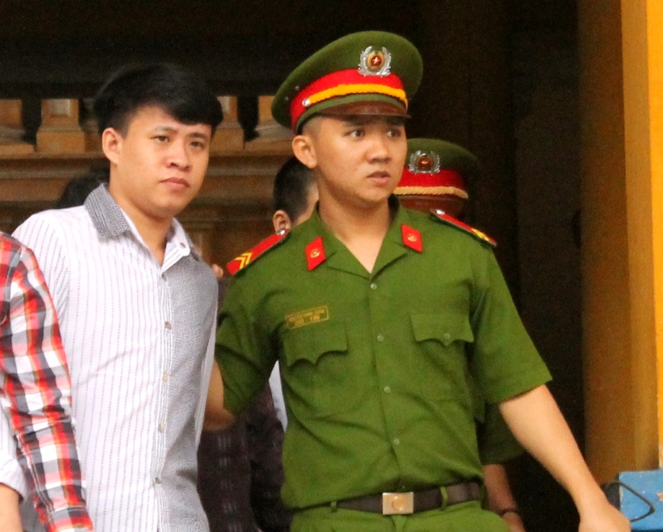 Phat tu 2 ten cuop tai san cua nguoi nuoc ngoai hinh anh