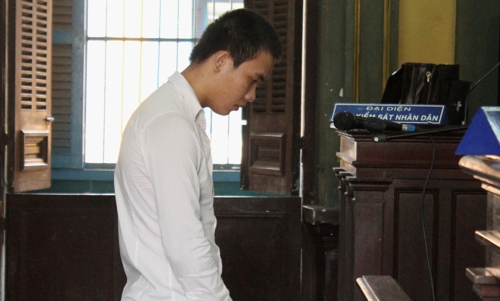 Thanh nien vao tu vi 'qua dem' voi ban gai 11 tuoi hinh anh